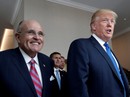 Ông Trump "dằn mặt" luật sư mới về vụ ngôi sao phim người lớn Ông Trump "dằn mặt" luật sư mới về vụ ngôi sao phim người lớn