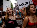 Phụ nữ Israel ngực trần xuống đường phản đối cưỡng hiếp Phụ nữ Israel ngực trần xuống đường phản đối cưỡng hiếp