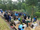 Đưa hài cốt 12 quân nhân tình nguyện về đất mẹ Đưa hài cốt 12 quân nhân tình nguyện về đất mẹ