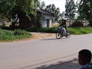 Bàng hoàng phát hiện chồng chết treo cổ trong nghĩa trang Bàng hoàng phát hiện chồng chết treo cổ trong nghĩa trang