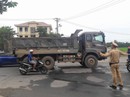 Đà Nẵng: Người dân tiếp tục chặn xe tải phá nát đường, gây ô nhiễm Đà Nẵng: Người dân tiếp tục chặn xe tải phá nát đường, gây ô nhiễm