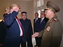 Hình ảnh ông Trump chào tướng Triều Tiên theo kiểu nhà binh gây ngỡ ngàng Hình ảnh ông Trump chào tướng Triều Tiên theo kiểu nhà binh gây ngỡ ngàng