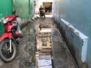 Nhà mất giá vì hẻm vào ngang nhiên bị lấn chiếm và ngập nước Nhà mất giá vì hẻm vào ngang nhiên bị lấn chiếm và ngập nước