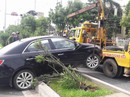Ô tô con leo lên dải phân cách, Quốc lộ 1A ách tắc Ô tô con leo lên dải phân cách, Quốc lộ 1A ách tắc