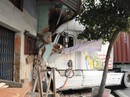 Xe container đâm sập nhà dân, 3 người bị thương nặng Xe container đâm sập nhà dân, 3 người bị thương nặng