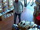 Vào shop mua đồ rồi lừa nhân viên lấy tiền giữa ban ngày Vào shop mua đồ rồi lừa nhân viên lấy tiền giữa ban ngày
