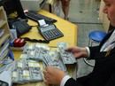Thận trọng khi nắm giữ USD Thận trọng khi nắm giữ USD