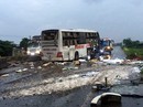Xe khách tông nát dải phân cách, 9 người thương vong Xe khách tông nát dải phân cách, 9 người thương vong