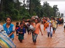Vỡ đập thủy điện ở Lào: Trực thăng và thuyền chạy đua cứu nạn Vỡ đập thủy điện ở Lào: Trực thăng và thuyền chạy đua cứu nạn
