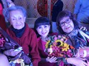 Bị gãy tay, NSƯT Diệu Hiền vẫn lên sân khấu biểu diễn Bị gãy tay, NSƯT Diệu Hiền vẫn lên sân khấu biểu diễn