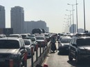 Xe bồn “làm xiếc” trên cầu Sài Gòn gây ùn tắc hàng cây số Xe bồn “làm xiếc” trên cầu Sài Gòn gây ùn tắc hàng cây số