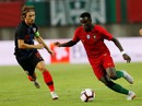 Tây Ban Nha quyết "khóa chặt" Modric Tây Ban Nha quyết "khóa chặt" Modric