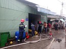 TP HCM: Nhà kho của công ty hóa chất cháy gần 1 giờ đồng hồ TP HCM: Nhà kho của công ty hóa chất cháy gần 1 giờ đồng hồ