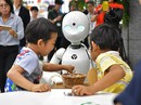 Robot giúp người khuyết tật làm việc Robot giúp người khuyết tật làm việc