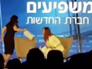 Bị hỏi "quá giới hạn" về ông Clinton, bà Lewinsky đùng đùng bỏ đi Bị hỏi "quá giới hạn" về ông Clinton, bà Lewinsky đùng đùng bỏ đi