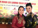 NSƯT Quế Trân gây tranh cãi khi ngồi "ghế nóng" Liên hoan cải lương toàn quốc NSƯT Quế Trân gây tranh cãi khi ngồi "ghế nóng" Liên hoan cải lương toàn quốc
