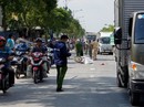 Cô gái trẻ tử vong thương tâm dưới bánh xe tải sau cú ngã Cô gái trẻ tử vong thương tâm dưới bánh xe tải sau cú ngã
