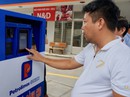 Khách tự đổ xăng và thanh toán bằng thẻ tại 11 cây xăng ở TP HCM