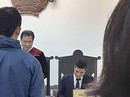 Bà chủ tha thứ cho gã người làm lầm lỗi Bà chủ tha thứ cho gã người làm lầm lỗi