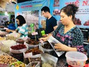 Mua sắm hàng Tết vào cao điểm Mua sắm hàng Tết vào cao điểm