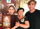 Gia tộc Huỳnh Long tề tựu trong ngày giỗ nghệ sĩ Chinh Nhân Gia tộc Huỳnh Long tề tựu trong ngày giỗ nghệ sĩ Chinh Nhân