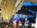 Đang ăn đám cưới, 15 người bị tường sập đè chết Đang ăn đám cưới, 15 người bị tường sập đè chết