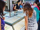 Chen nhau mua vàng nữ trang dịp cuối năm Chen nhau mua vàng nữ trang dịp cuối năm