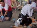Đám đông tranh nhau phiếu ăn miễn phí, hại 2 cụ bà thiệt mạng Đám đông tranh nhau phiếu ăn miễn phí, hại 2 cụ bà thiệt mạng
