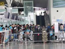 Sân bay Nội Bài tiếp tục hạn chế người nhà đưa tiễn Sân bay Nội Bài tiếp tục hạn chế người nhà đưa tiễn