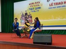 Hoa hậu H’Hen Niê: Đừng nhìn lại đằng sau hay cúi xuống Hoa hậu H’Hen Niê: Đừng nhìn lại đằng sau hay cúi xuống