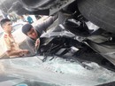 Xe bán tải chạy lùi gây tai nạn liên hoàn, 2 xe máy và 1 ôtô hư hỏng nặng Xe bán tải chạy lùi gây tai nạn liên hoàn, 2 xe máy và 1 ôtô hư hỏng nặng