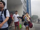 Nhiều người ôm tài sản tháo chạy khi khu dân cư bốc cháy