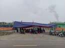 Nhà máy xử lý rác thải gây ô nhiễm, người dân dựng rạp chặn trước cổng Nhà máy xử lý rác thải gây ô nhiễm, người dân dựng rạp chặn trước cổng