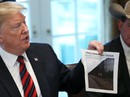 Ông Trump khoe tìm được 23 tỉ USD xây tường biên giới Ông Trump khoe tìm được 23 tỉ USD xây tường biên giới