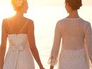 Vợ và nhân tình của chồng bất ngờ ôm nhau Vợ và nhân tình của chồng bất ngờ ôm nhau