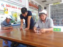 Tranh nhau mua vé số cào trúng độc đắc 300 triệu đồng ngày 30 Tết Tranh nhau mua vé số cào trúng độc đắc 300 triệu đồng ngày 30 Tết