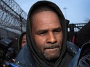 Danh ca R. Kelly được thả sau khi nộp tiền trợ cấp cho con Danh ca R. Kelly được thả sau khi nộp tiền trợ cấp cho con