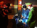 Đà Nẵng: Bị nhắc nhở, 2 nam thanh niên dùng gạch tấn công lực lượng 911 Đà Nẵng: Bị nhắc nhở, 2 nam thanh niên dùng gạch tấn công lực lượng 911