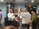 Hàng trăm khách hàng bao vây trụ sở một công ty bất động sản đòi sổ đỏ Hàng trăm khách hàng bao vây trụ sở một công ty bất động sản đòi sổ đỏ