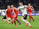 "Xe tăng" Đức suýt tuột xích trước Serbia trên sân nhà "Xe tăng" Đức suýt tuột xích trước Serbia trên sân nhà