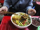Quán bún cá Sâm cây si hơn 20 năm "ghi điểm" Quán bún cá Sâm cây si hơn 20 năm "ghi điểm"