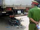 Bị cuốn vào xe tải đang rẽ qua đường, một thanh niên tử vong tại chỗ Bị cuốn vào xe tải đang rẽ qua đường, một thanh niên tử vong tại chỗ