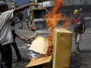 Venezuela: Người dân phóng hỏa gần dinh tổng thống vì mất điện Venezuela: Người dân phóng hỏa gần dinh tổng thống vì mất điện