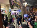 Đến đám tang Anh Vũ phỏng vấn... "Làm thế nào để nuôi râu dài?" Đến đám tang Anh Vũ phỏng vấn... "Làm thế nào để nuôi râu dài?"