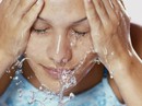 Bí quyết giữ lớp nền trang điểm bền trong mùa nóng Bí quyết giữ lớp nền trang điểm bền trong mùa nóng
