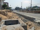 Cận cảnh 1 km đường, thi công hơn 4 năm vẫn chưa xong Cận cảnh 1 km đường, thi công hơn 4 năm vẫn chưa xong