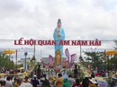Nghỉ lễ 30-4 và 1-5, du khách ùn ùn đổ về lễ hội Quan âm Nam Hải Nghỉ lễ 30-4 và 1-5, du khách ùn ùn đổ về lễ hội Quan âm Nam Hải