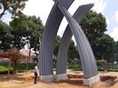 Thay biểu trưng sao chép bằng tượng đài chục tỉ Thay biểu trưng sao chép bằng tượng đài chục tỉ
