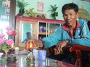 Dân ở xã nông thôn mới khốn khổ vì ban đêm phải đốt đèn dầu Dân ở xã nông thôn mới khốn khổ vì ban đêm phải đốt đèn dầu