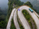 Đi cáp treo dài 7.500 m và leo 999 bậc thang để đến cổng trời Đi cáp treo dài 7.500 m và leo 999 bậc thang để đến cổng trời
